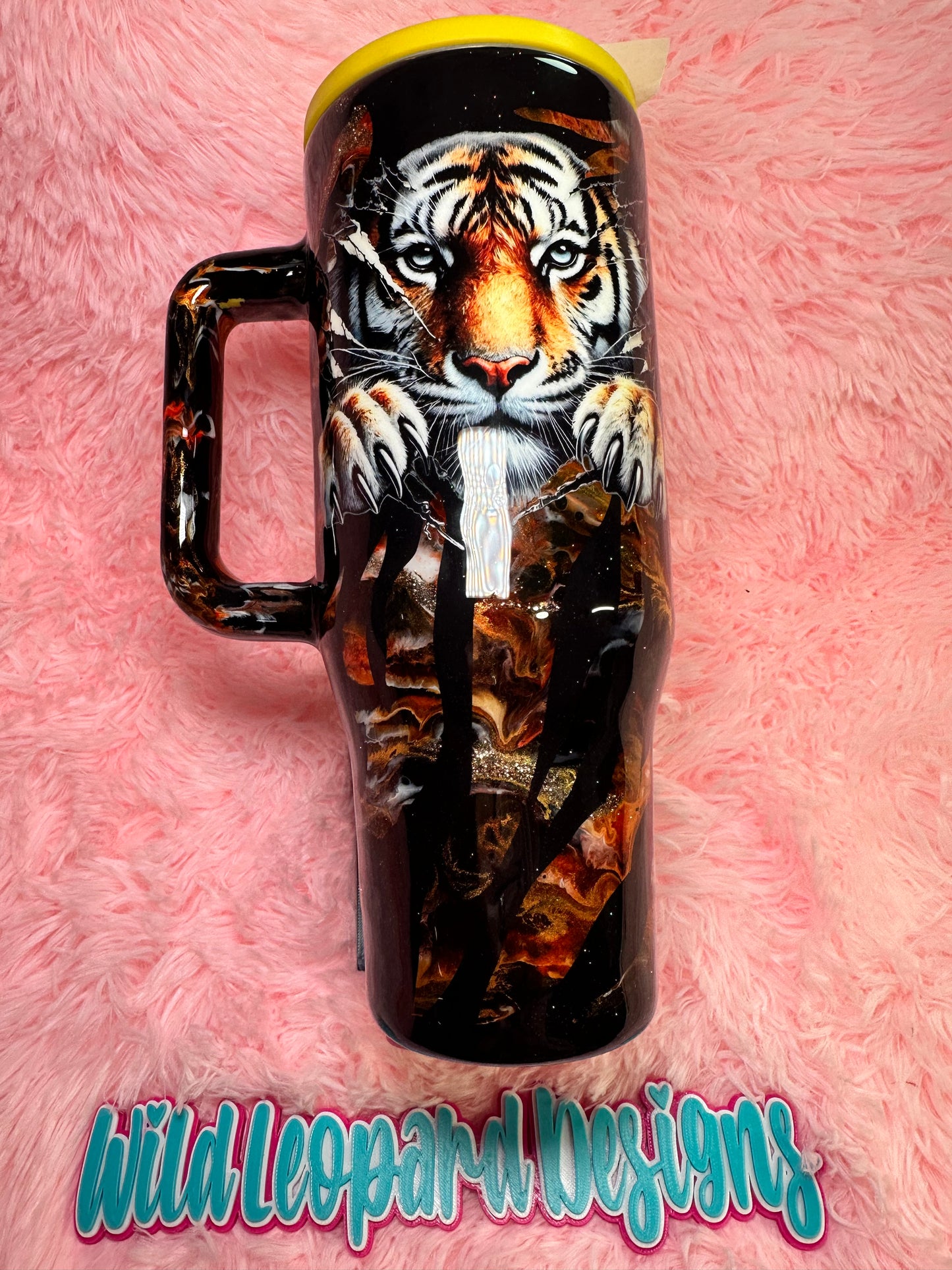 Tiger 40 oz . W/ peekaboo / yellow slip lid