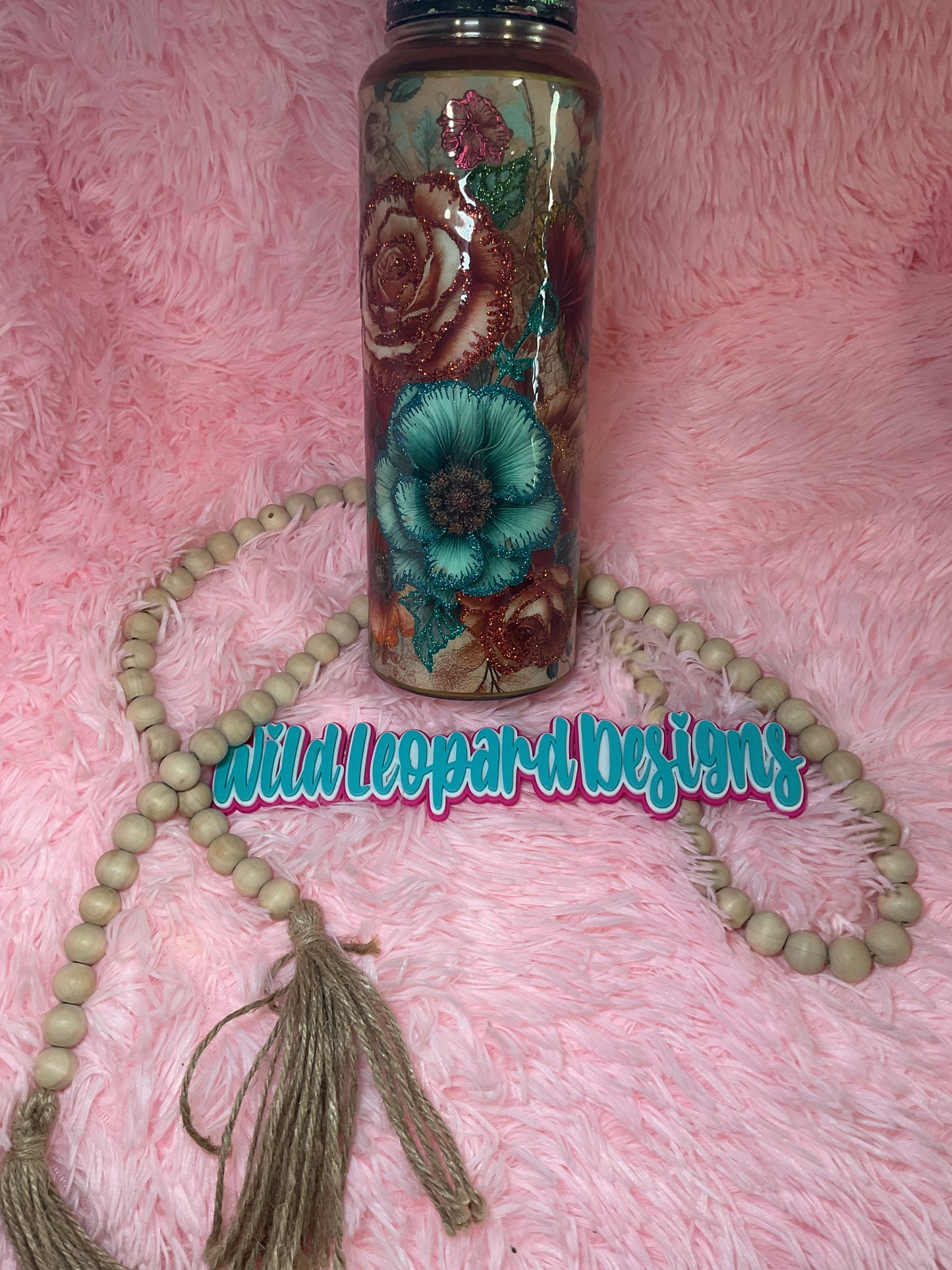 40 oz hydro , teal textured art .