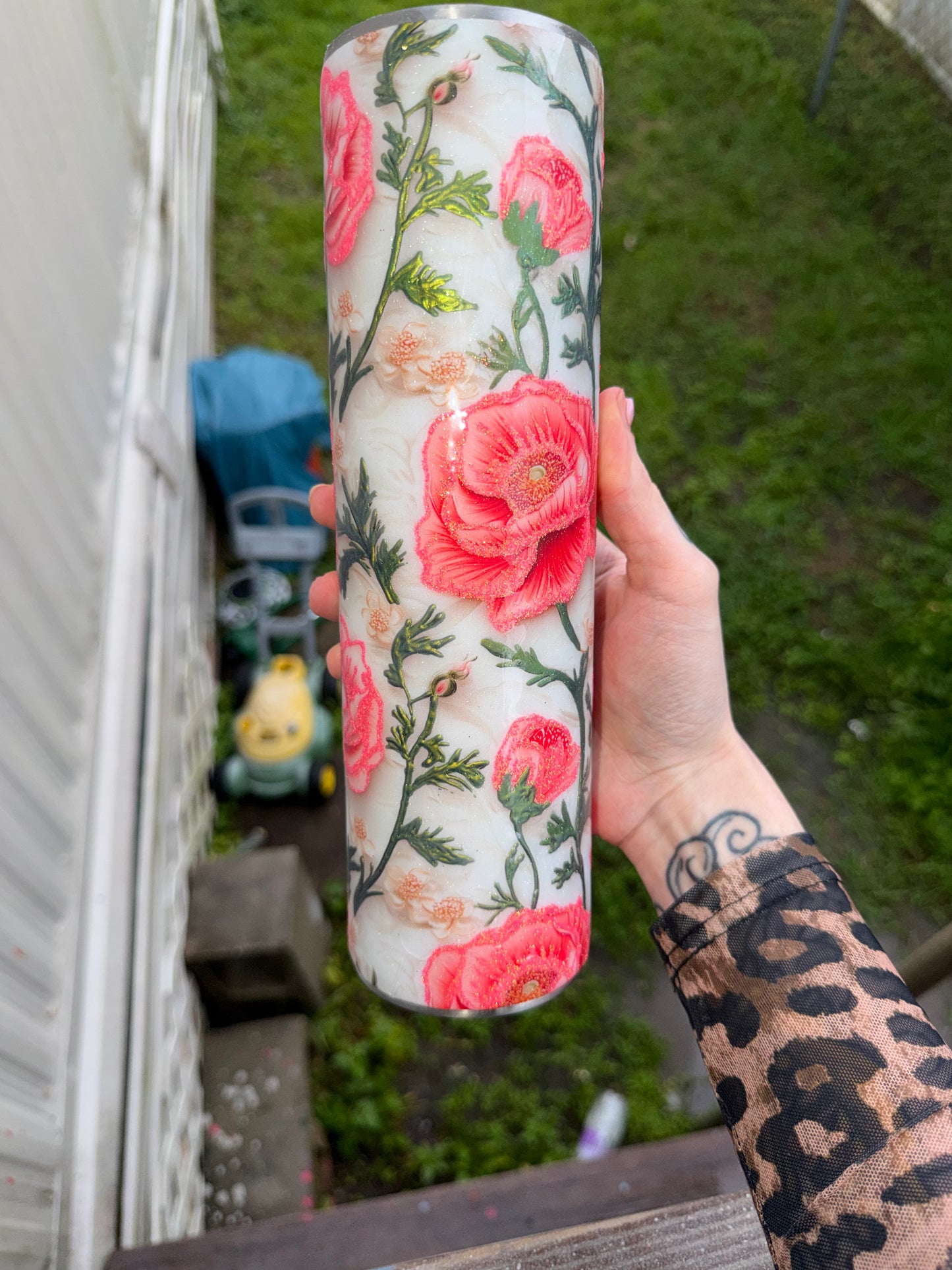 32 oz tipsy coral floral 3d art.