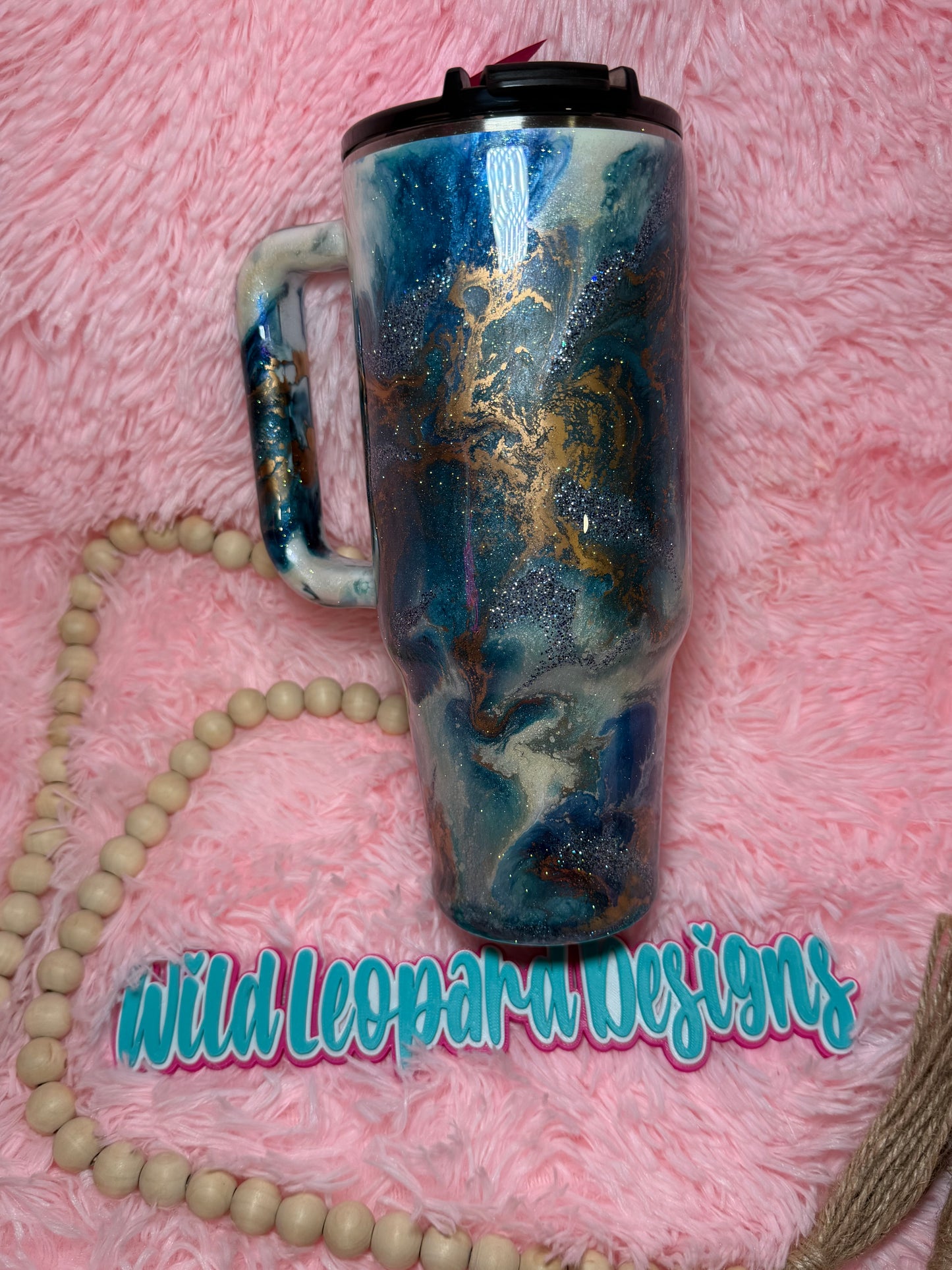 100- 40 oz marble . Hand glitter outline