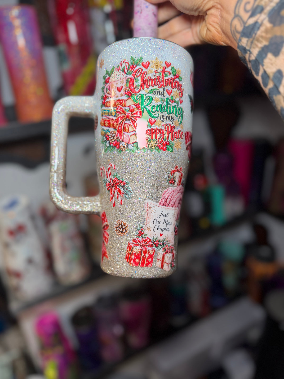 32 oz - Christmas & reading is my happy place