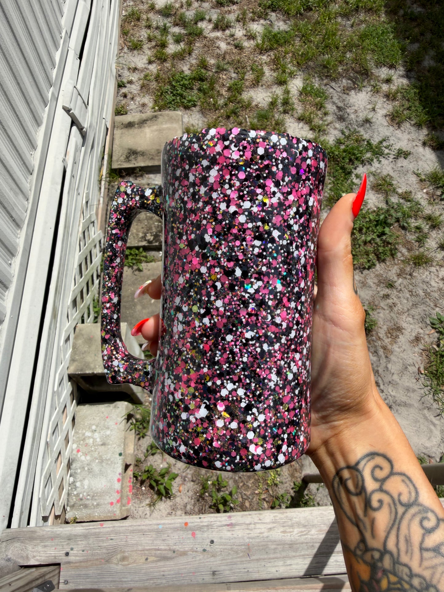 20 oz beer mug - pink black white