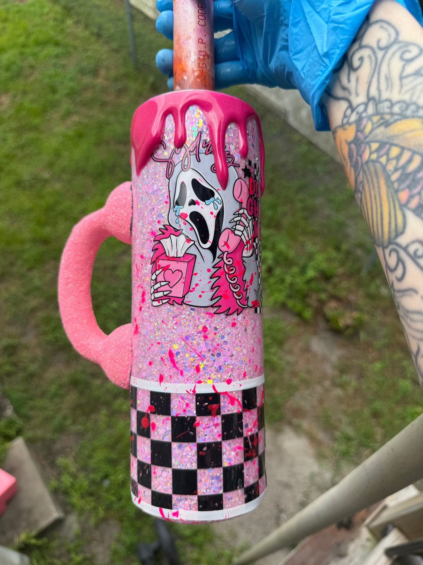 Ghost face with pink phone