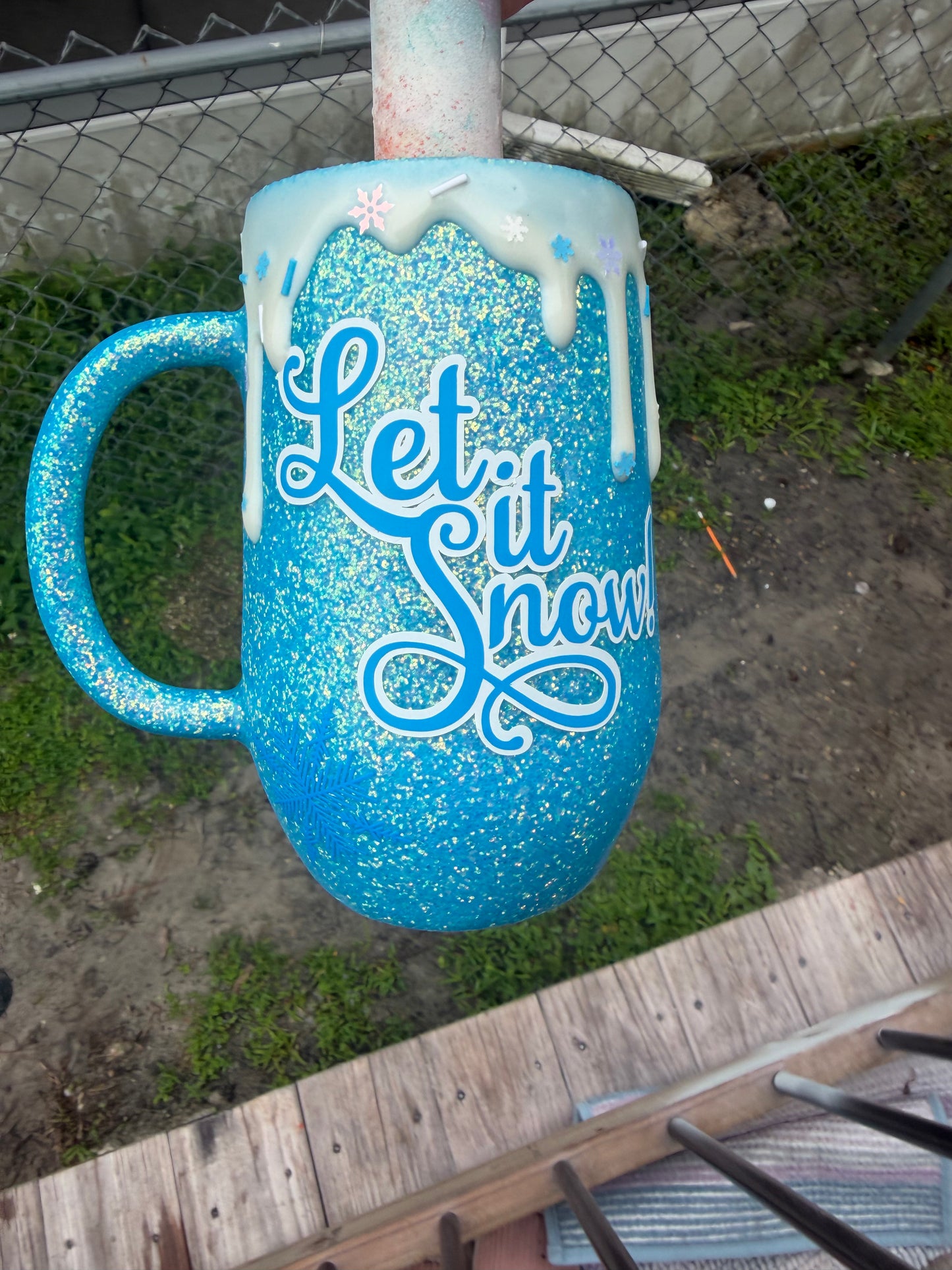 Pre order 16 oz snowman mug with drip