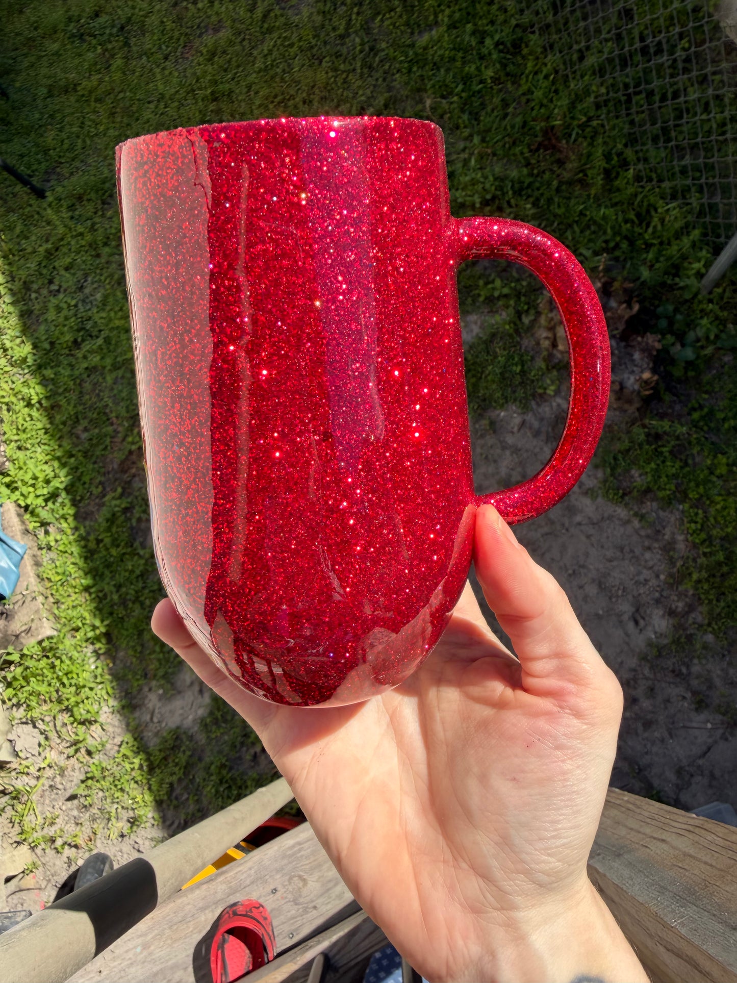 16 oz red glitter mug