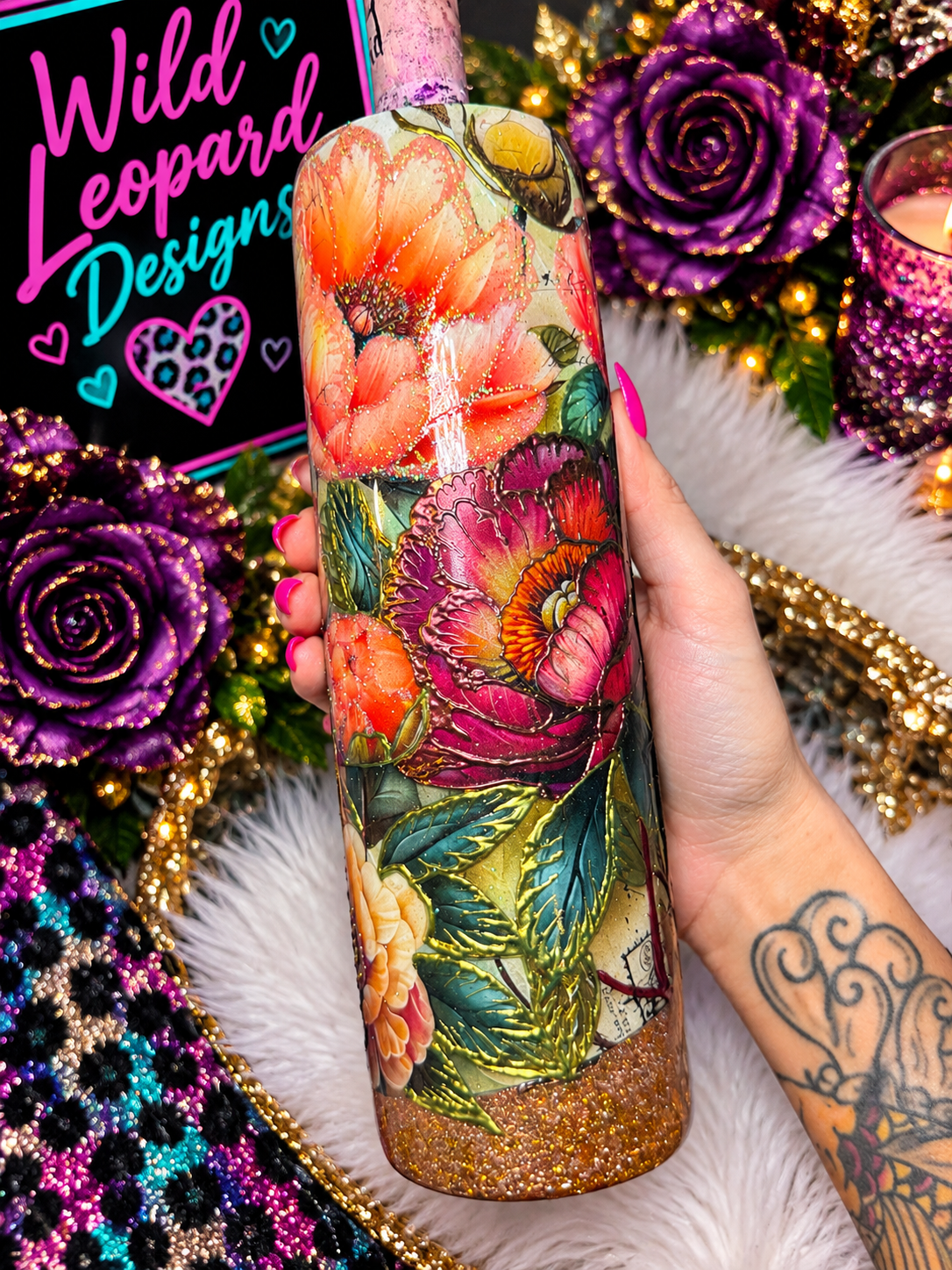 30 oz , maroon & cream floral 3d texture .